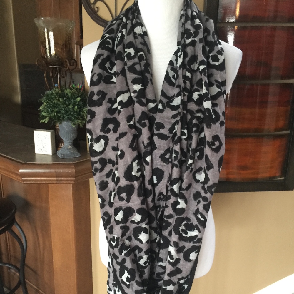 Black & Grey Leopard Spotted Infinity Scarf